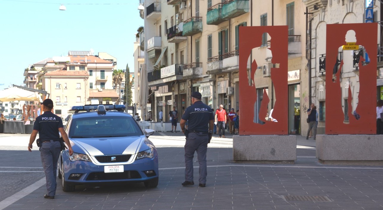 Evade e aggredisce agenti a Cosenza, bloccato - LameziaTerme.it