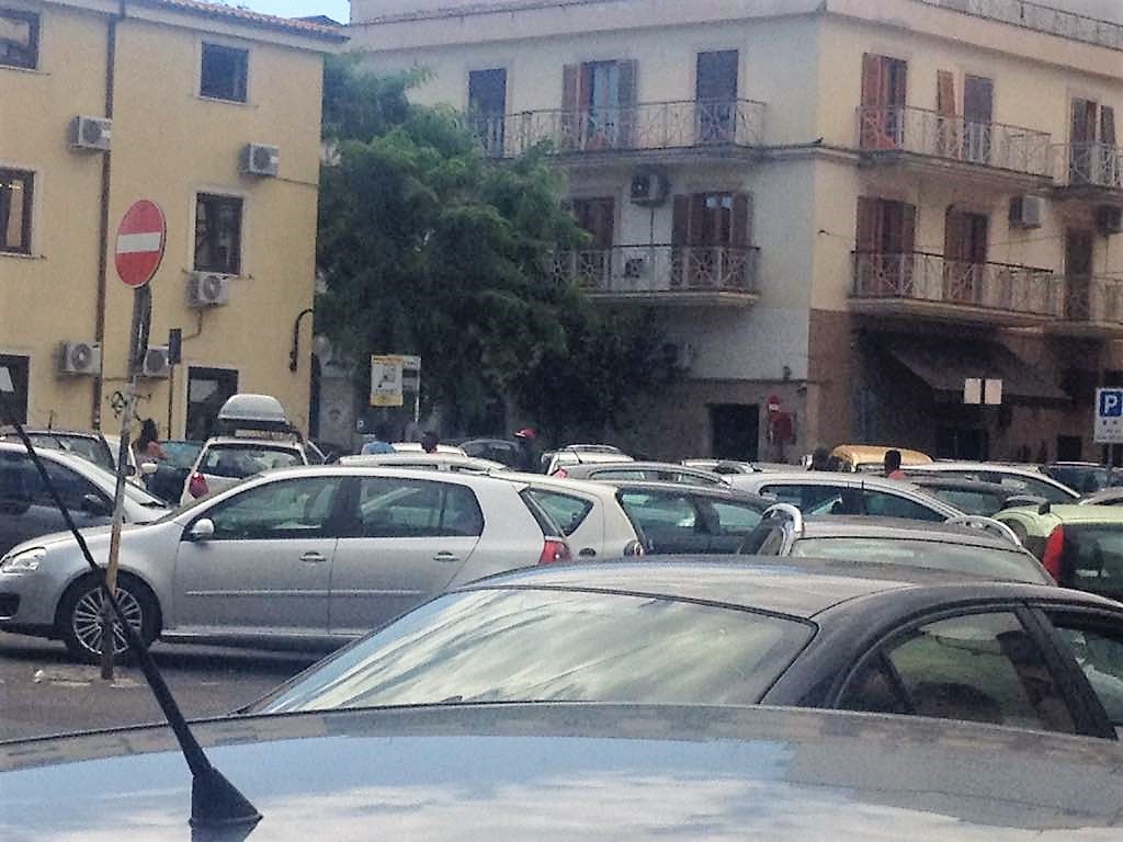 Crotone, parcheggiatori abusivi - LameziaTermeit