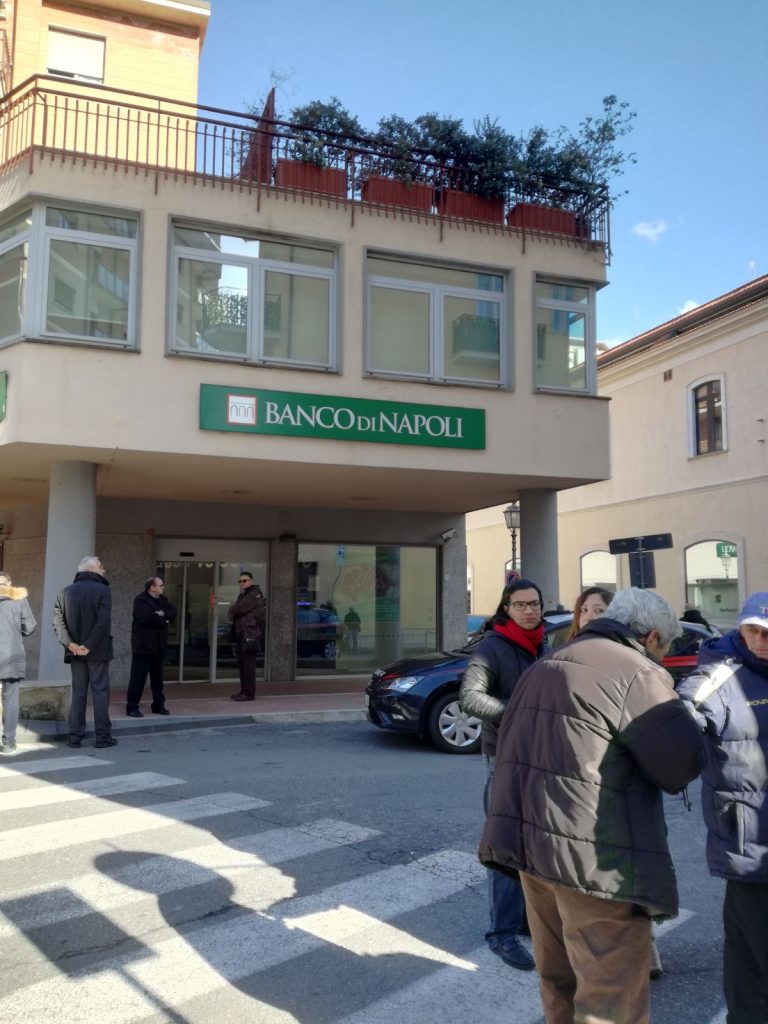 Allarme rapina Banco di Napoli