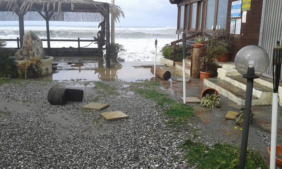 Gizzeria Lido, spiaggia e lidi devastati-LameziaTermeit