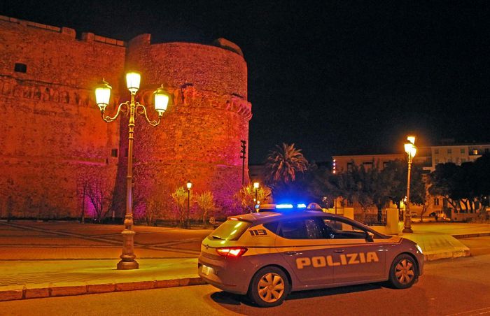 si introducono nel Castello Aragonese arrestati-LameziaTermeit