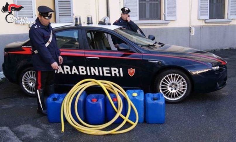 Simeri Crichi. Rubano gasolio e si danno alla fuga in auto: due arresti