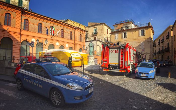 Corigliano-Rossano. Operai minacciano buttarsi da un tetto