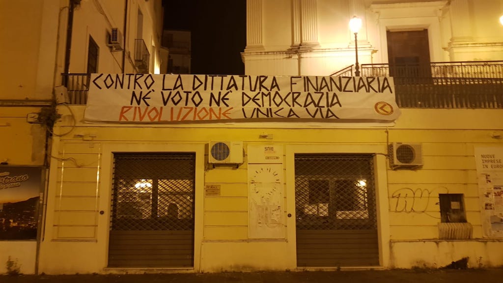 Lamezia. Azione Identitaria affigge striscione contro dittatura finanziaria