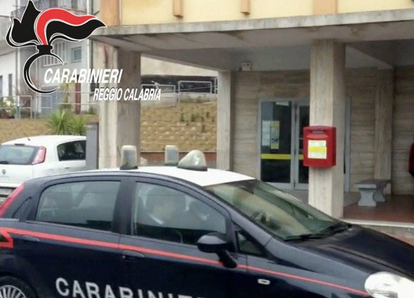 Reggio Calabria. Svuotati conti Poste anziani, 29 arresti