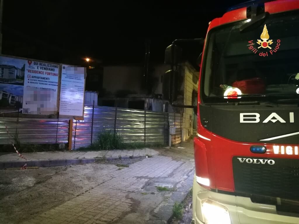 Catanzaro Lido. Incendiato container in un cantiere