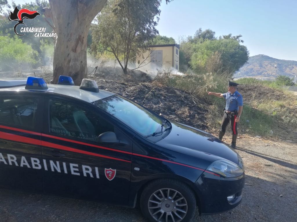 Soverato (CZ). Incendio alle pendici della collina: arrestato piromane