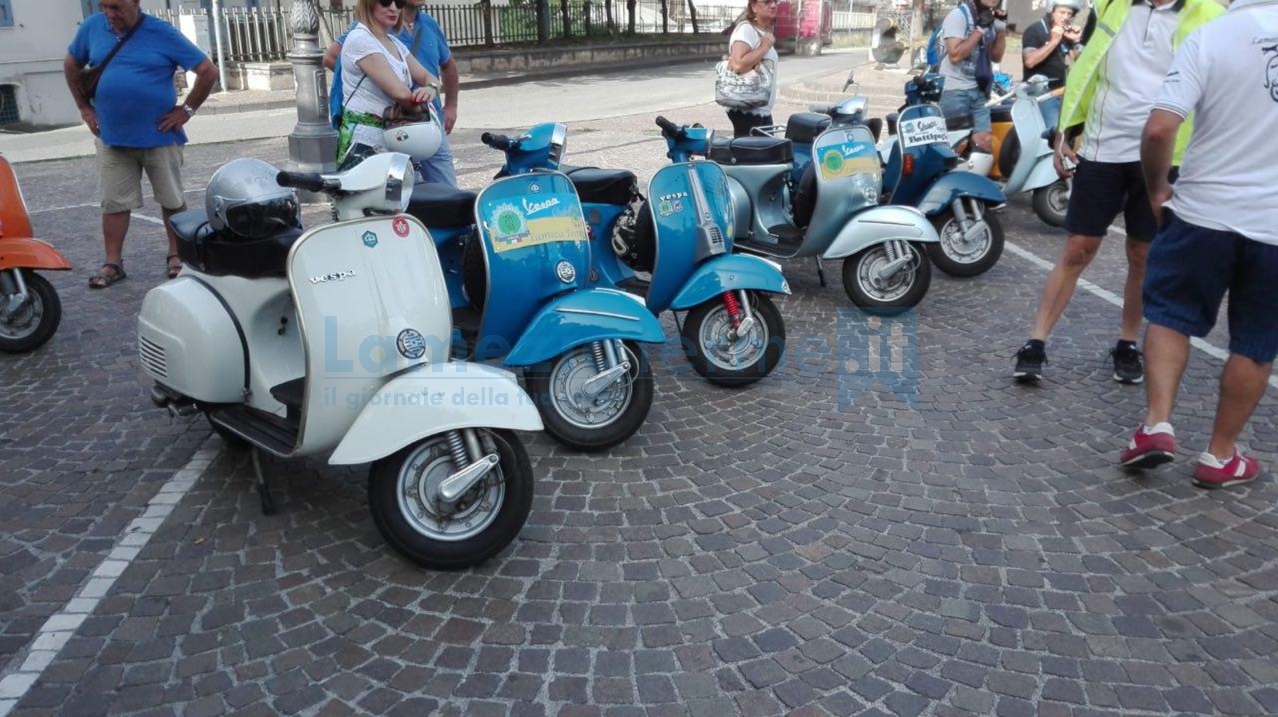 Ai nastri di partenza il vespa raduno per festeggiare i 50 anni della città