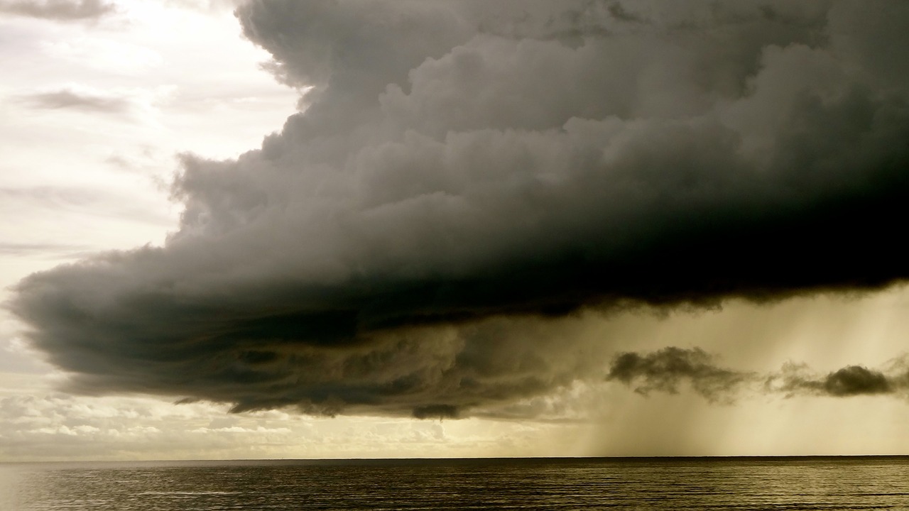 Meteo, in arrivo temporali e giù le temperature