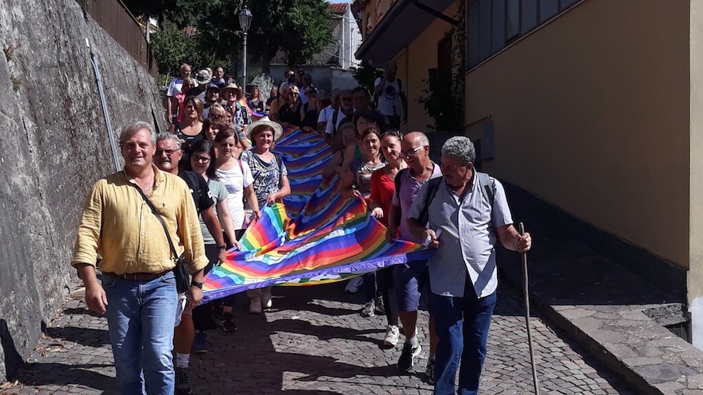 Oltre cento persone a piedi dalla Cattedrale a Conflenti sulle orme dei padri