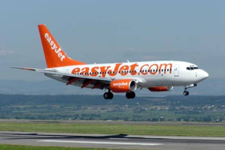 Lamezia. Volatile in motore, rientra airbus Easyjet