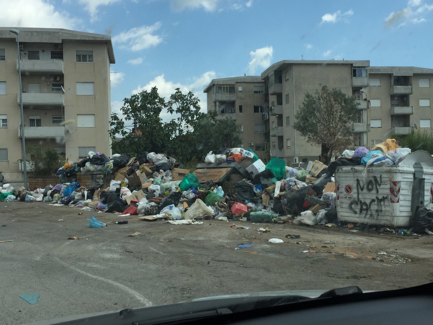 emergenza rifiuti esposto di Mastroianni-LameziaTermeit