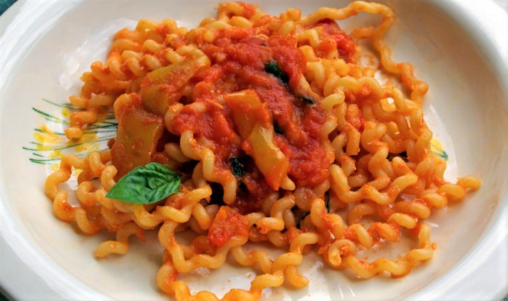 ricetta fusilli con guanciale e peperoni