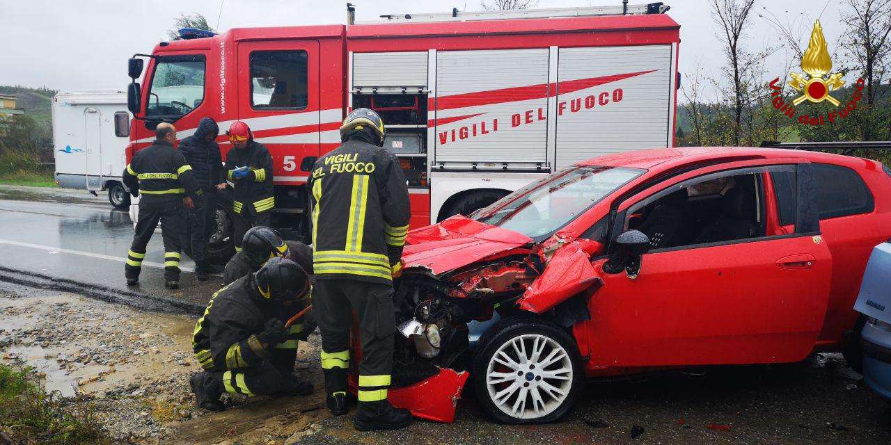 crotone incidente stradale ss 106