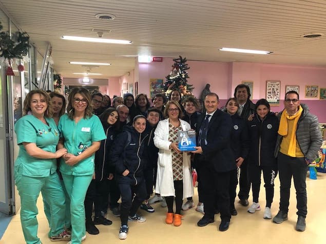 La Royal Team al reparto di pediatria di Lamezia Terme