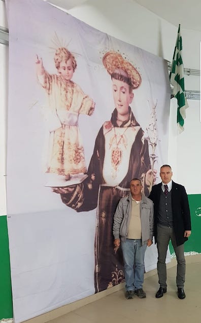 un telo gigante raffigurante il Santo Protettore della nostra città, Sant'Antonio da Padova