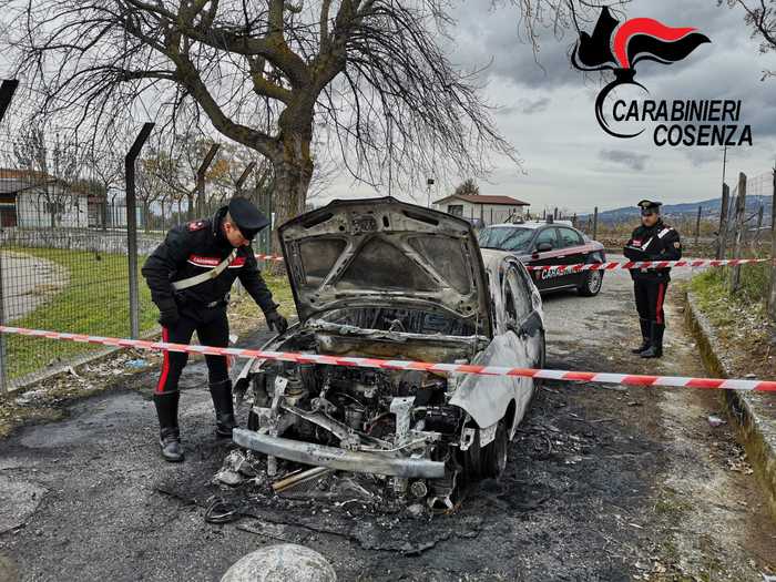Piane Crati (CS). Incendia la propria auto, denunciato