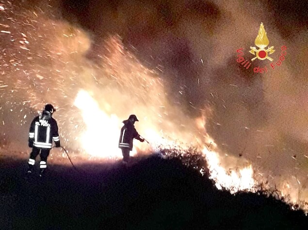 Incendio nella notte tra Nocera e Martirano Lombardo