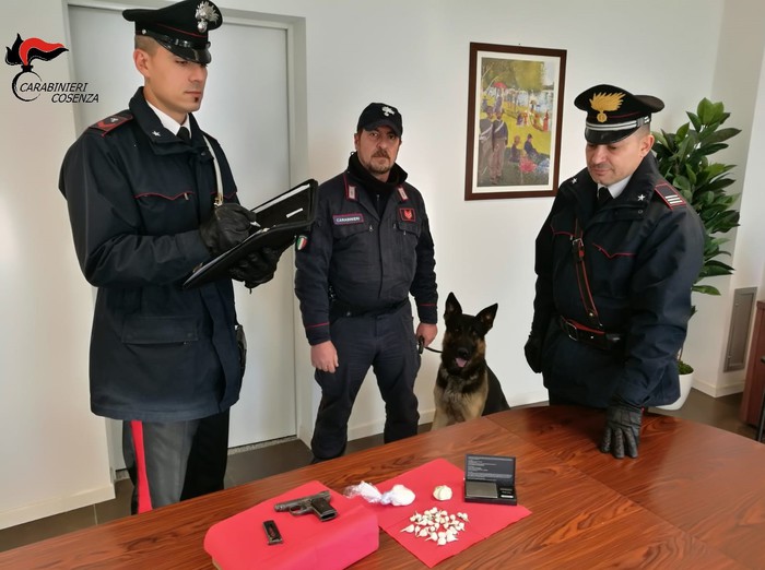 Un arresto dei carabinieri per detenzione pistola e cocaina