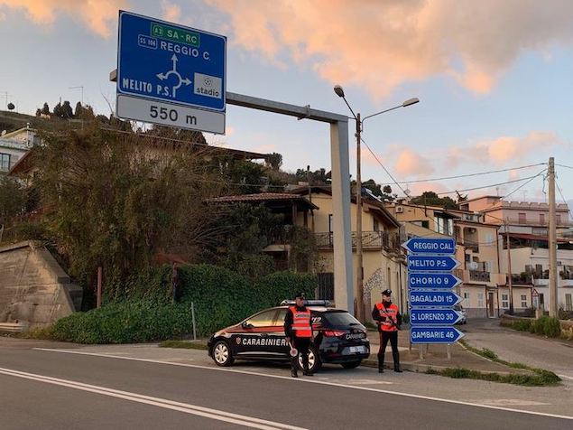 Carabinieri: militari ad un posto di blocco nel reggino