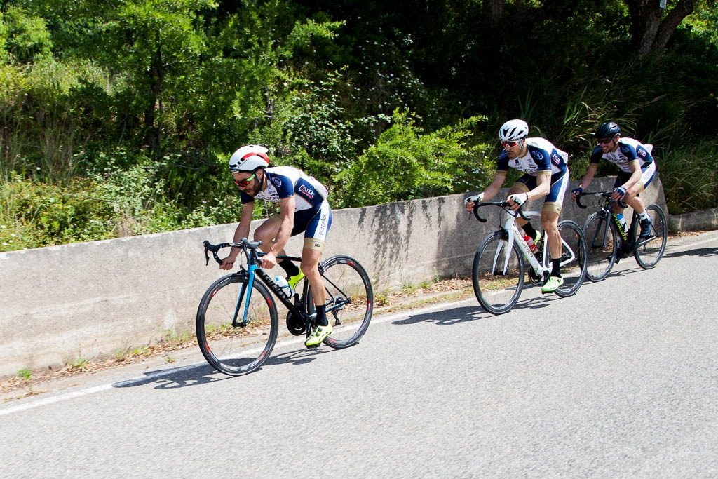 Tre ciclisti in fuga