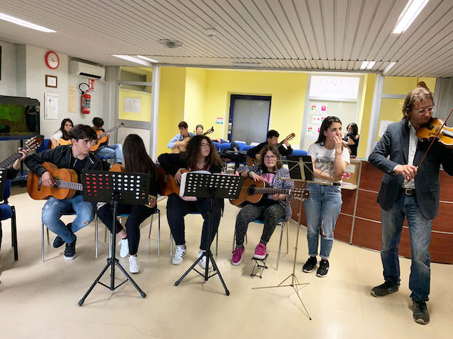 Lamezia. Studenti dedicano evento musicale ai degenti dell’ospedale