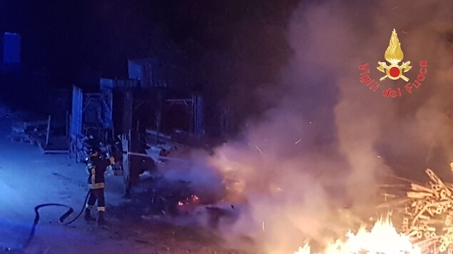 Catanzaro. Incendio divampa in un cantiere edile a Germaneto