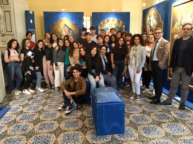 Lamezia. Il Liceo Classico Fiorentino visita la mostra Riverberi Pittorici