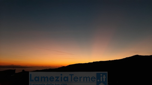 Il raro fenomeno del tramonto boreale bacia la Calabria