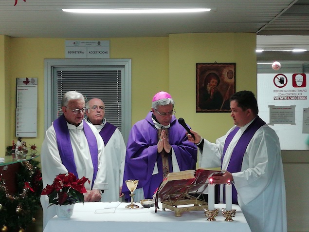 Lamezia. Il Vescovo celebra messa nel reparto di Oncologia dell'ospedale