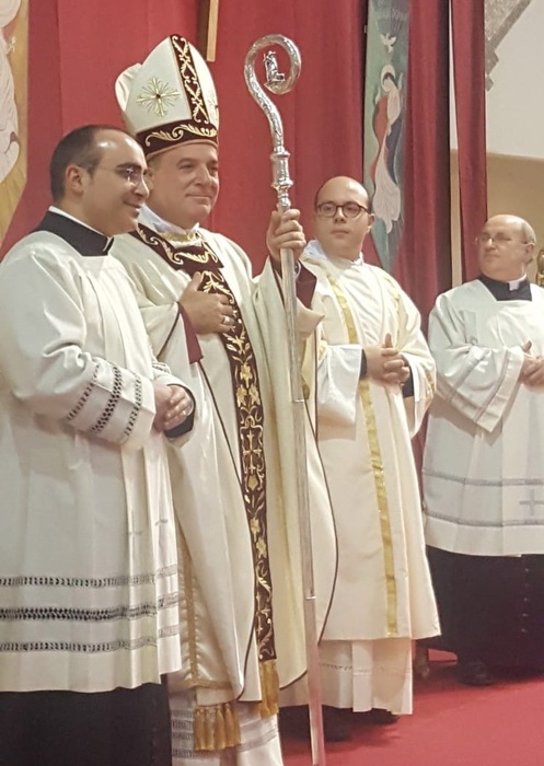 L'orafo Affidato realizza pastorale per l'Arcivescovo di Crotone