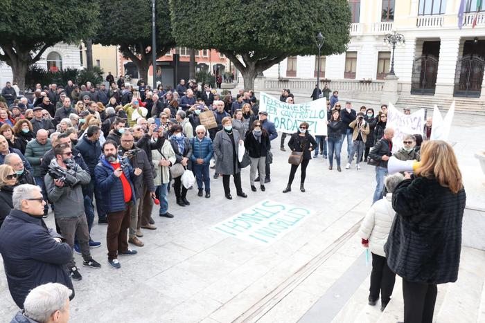 Reggio Calabria. Cittadini in piazza: sistema 'porta a porta' un fallimento