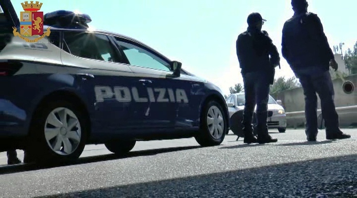 Polizia: volanti in servizio a Reggio Calabria