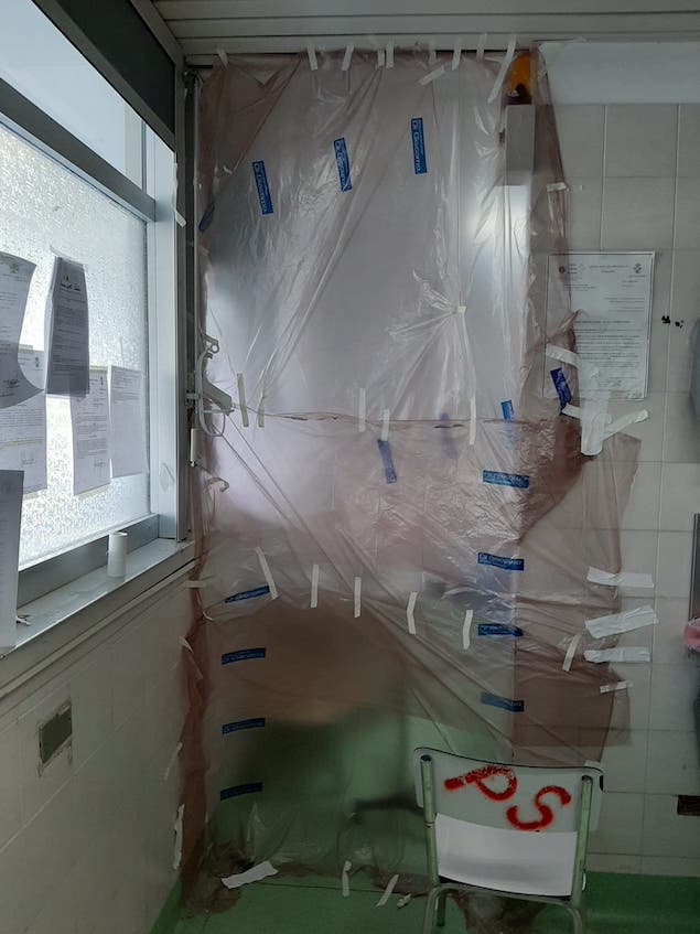 Lamezia: paziente sospetto in Pronto Soccorso e si tutelano con plastica e nastro adesivo