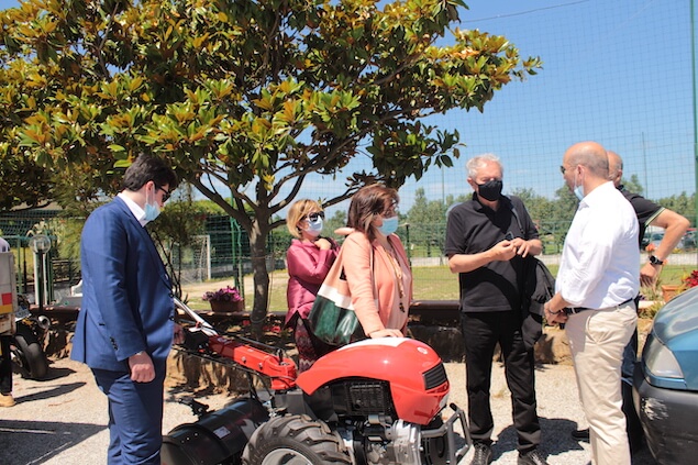 Il Gruppo IGreco dona mezzi agricoli alla Comunità Progetto Sud