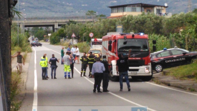 Lamezia. Cade pezzo cornicione