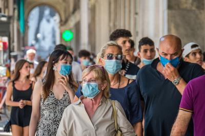 coronavirus mascherine passeggio