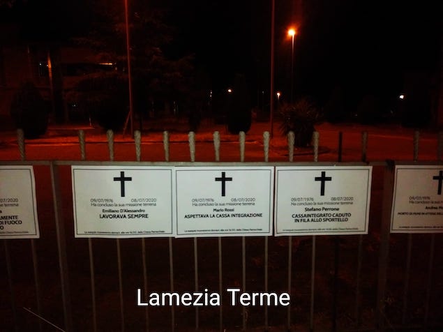 Lamezia. Necrologi shock di CasaPound davanti alle sedi INPS