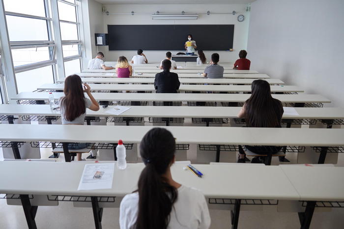 "I benefici della scuola superano di gran lunga i rischi": ne è convinta il ministro dell'Istruzione di Madrid, Isabel Celaá