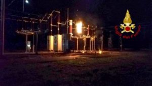 Blackout a Lamezia, Pianopoli e Feroleto per un incendio alla rete di distribuzione