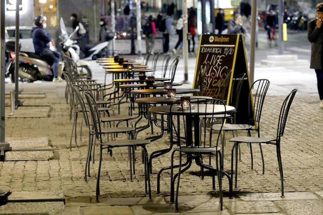 Covid: Navigli vuoti, pochi clienti e niente assembramenti