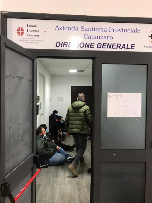 Sant'Anna Hospital: dipendenti occupano sede Asp Catanzaro