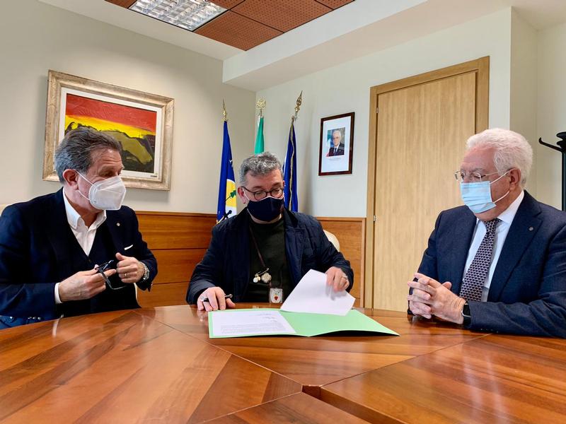Vaccini, la Regione Calabria firma intesa con il Rotary