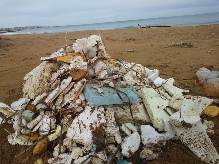 Ambiente: rifiuti spiaggiati, da ottobre raccolti 425 kg
