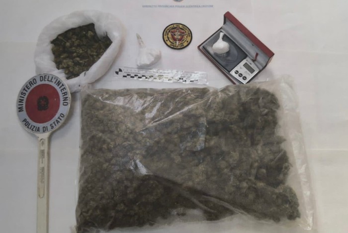 Droga: in casa aveva 1,2kg di marijuana, arrestato