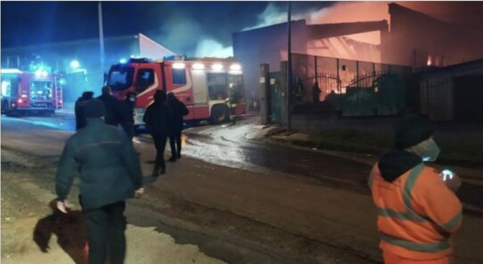 In fiamme una discarica comunale nel Vibonese, indagano i Carabinieri