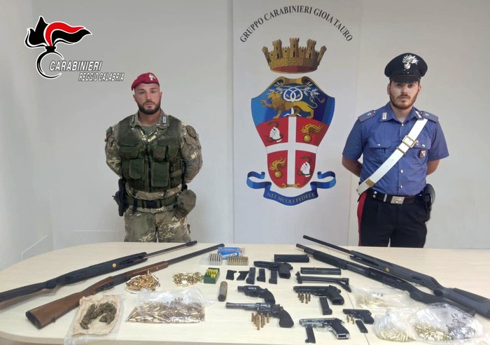 Armi: arsenale sparso scoperto a Gioia Tauro, 2 arresti