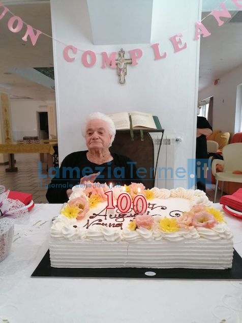 Lamezia festeggia i 100 anni di nonna Eugenia