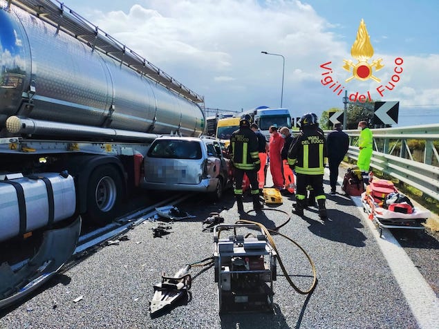 Incidente allo svincolo autostradale di Lamezia, due feriti