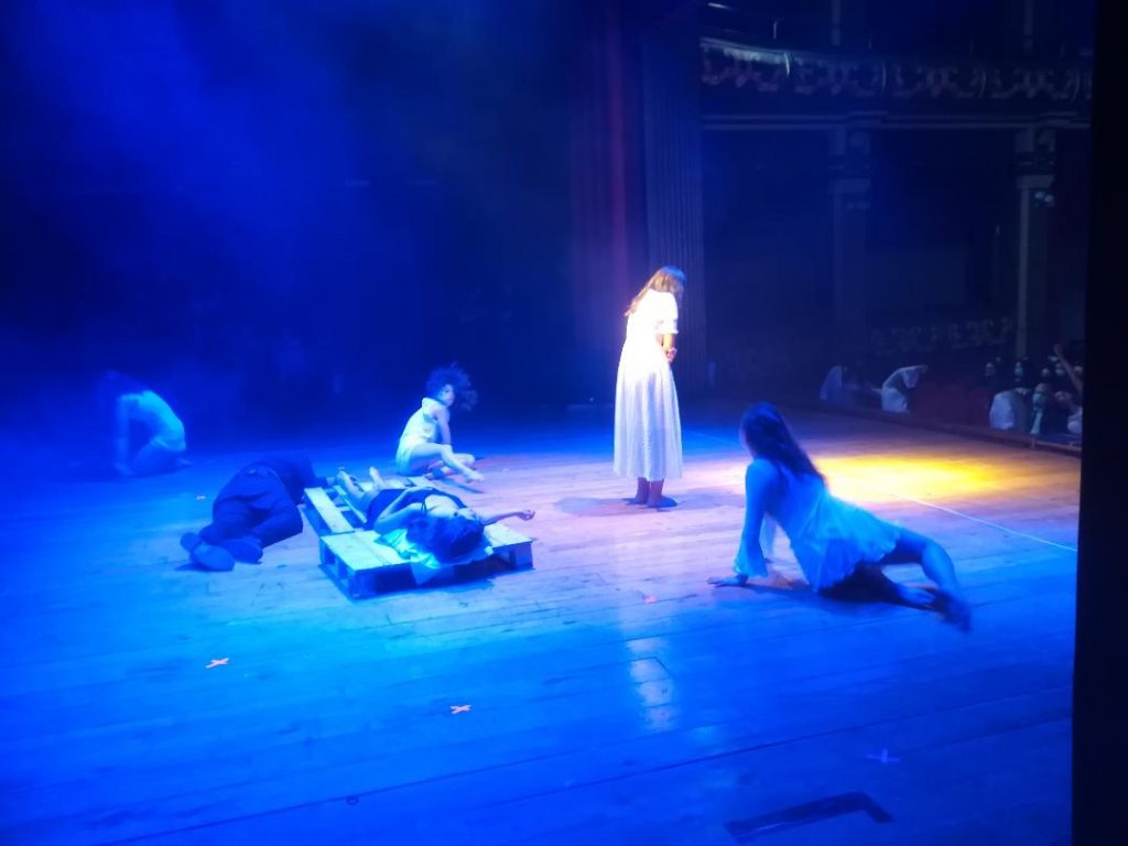Alcuni degli attori in scena durante l'Otello